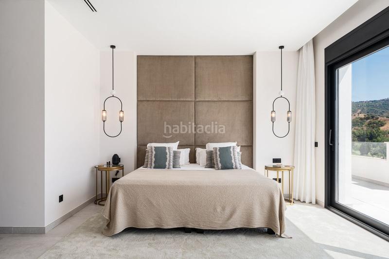 Foto d5221429-f1dc-4fdc-851e-830740f8fd68. Chalet with parking pool in Santa María Marbella