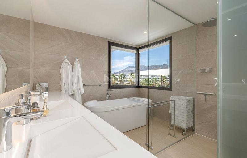 Foto 0d352426-55a4-425f-8df2-89eedba1ff61. Chalet avec parking piscine dans bahía de Marbella Marbella