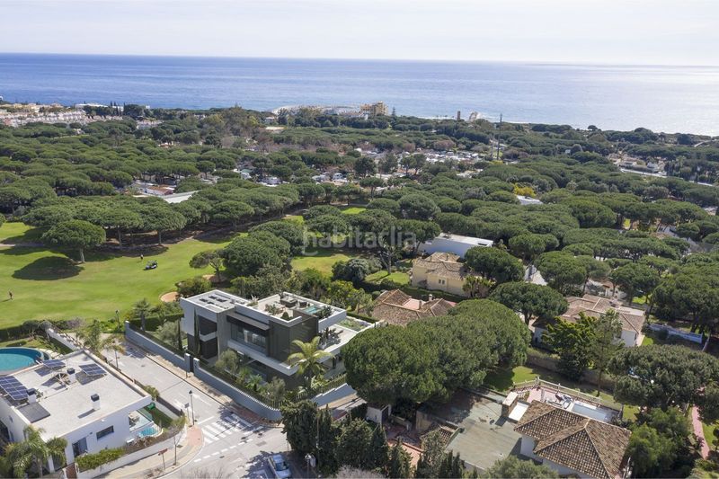 Foto 7e5255d6-ebe9-48be-8331-657b6abcf8b7. Xalet amb aparcament piscina a Cabopino - Artola Marbella