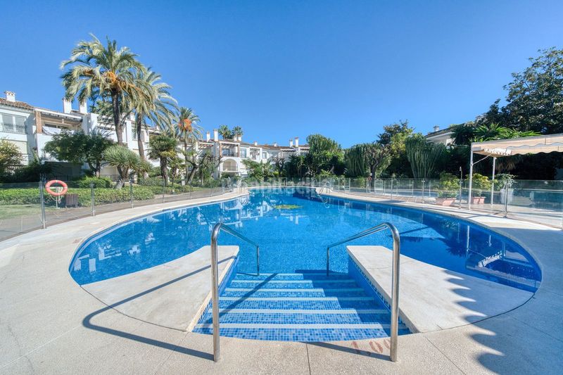 Foto 357a0a37-29db-483a-9208-e2bc34e8271a. Planta baixa amb aparcament piscina a El Velerín Estepona
