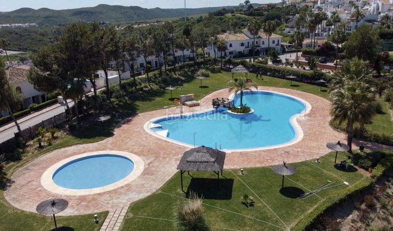 Foto 6ea649f6-6a3f-4c81-a6f3-c8c5f1b5b51c. Dúplex amb aparcament piscina a La Duquesa Manilva