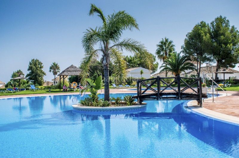 Foto bcd725ae-3d3d-46a6-a828-e47cc4121c40. Dúplex amb aparcament piscina a La Duquesa Manilva