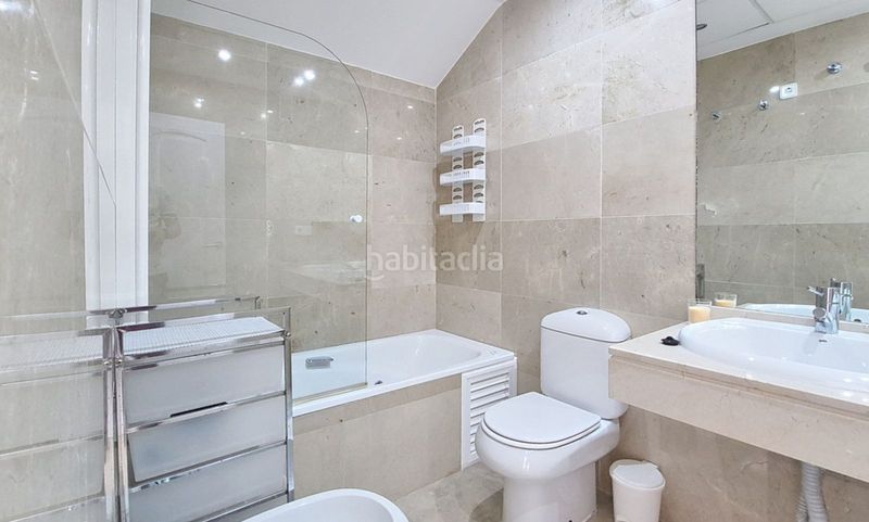 Foto eb71eb36-2fe0-466c-b219-ac2120f78545. Dúplex amb aparcament piscina a La Duquesa Manilva