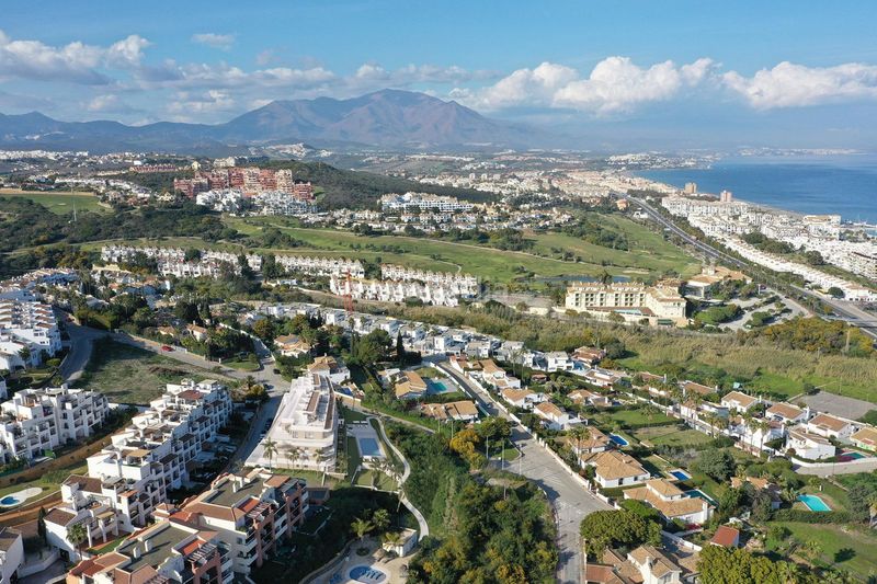 Foto 3841cdf4-cb03-4a18-8037-973627c80135. Apartament amb aparcament piscina a El Castillo Manilva