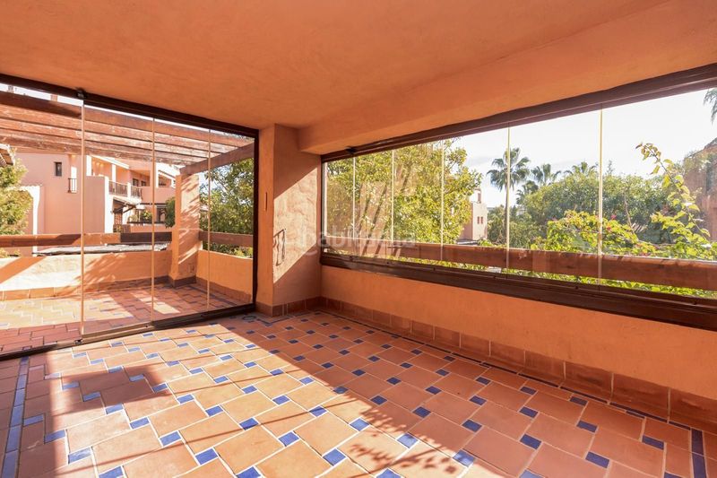 Foto 8f0e271c-f868-4a01-b2a4-e76a268077af. Apartament amb aparcament piscina a Atalaya - Isdabe Estepona