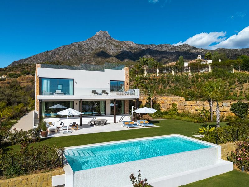 Foto 6d84872f-a14e-4b8f-b2a7-635b2883f944. Xalet amb aparcament piscina a Nagüeles Alto Marbella