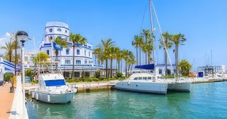 Rez-de-chaussée à Puerto de Estepona