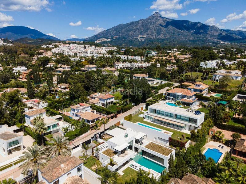Foto 2340eb7e-f7b5-4371-8148-696a3a386ec0. Xalet amb aparcament piscina a Las Brisas Marbella