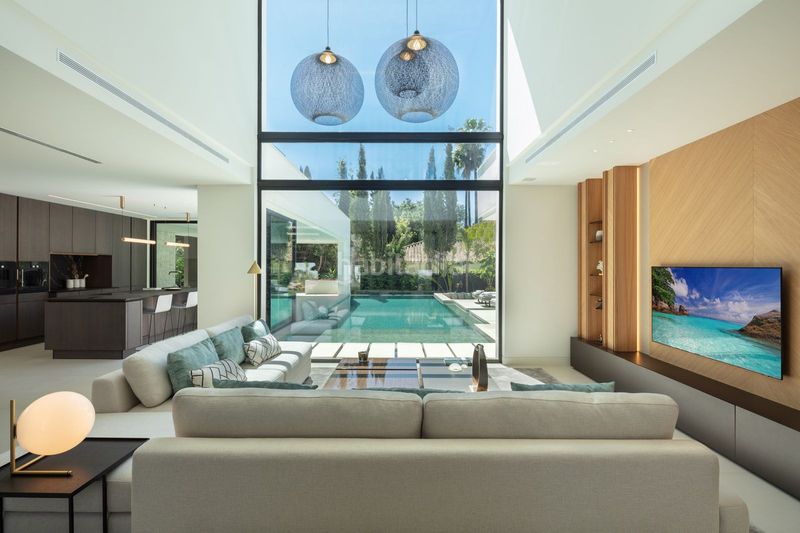 Foto 2d2bab9b-8bd1-48c3-bd98-ffe1bd2eda5e. Xalet amb aparcament piscina a Las Brisas Marbella