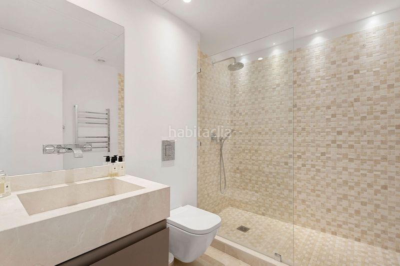 Foto 971d1d4a-5a99-4150-b4b2-b39c766312ea. Dúplex amb aparcament piscina a Los Naranjos Marbella