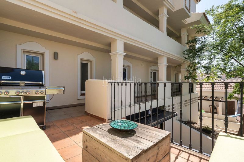Foto f2dae244-c25f-4516-857f-f54b54293679. Dúplex amb aparcament piscina a Los Naranjos Marbella