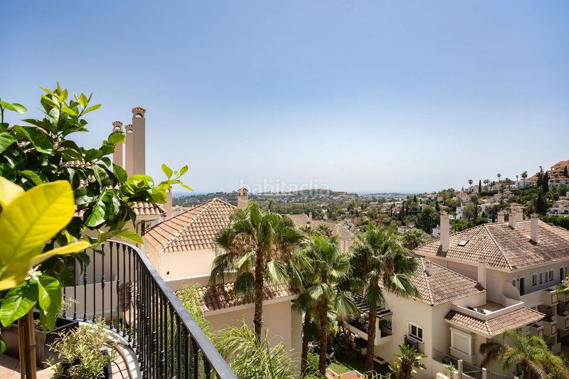 Foto fd516705-ee9d-4c3d-a3c8-948952f2901f. Dúplex amb aparcament piscina a Los Naranjos Marbella