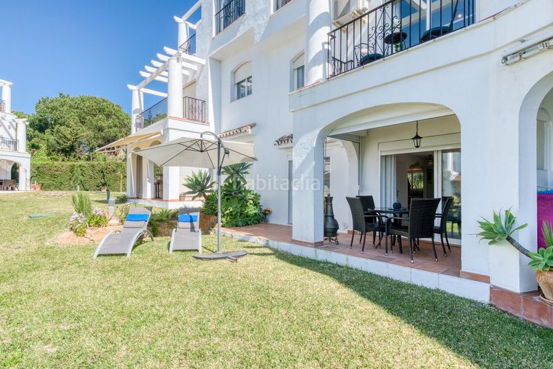 Foto b85bbd4a-8b28-4980-a918-20e3f7825e33. Casa adossada amb piscina a La Duquesa Manilva