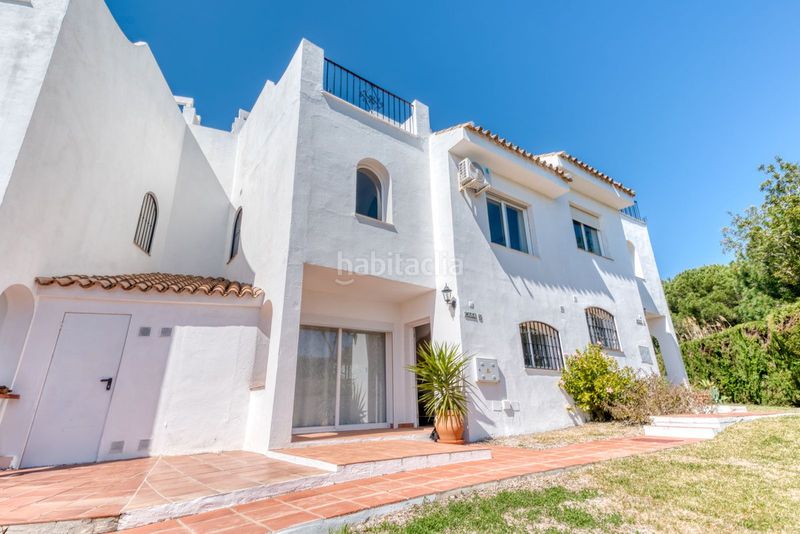 Foto ba5fc1f9-d5eb-4324-9efa-a3a04045e4af. Casa adossada amb piscina a La Duquesa Manilva