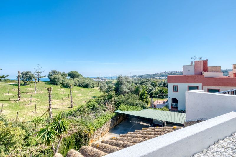 Foto fa4a53f7-32dd-4172-b39c-19193a80b6c1. Casa adossada amb piscina a La Duquesa Manilva