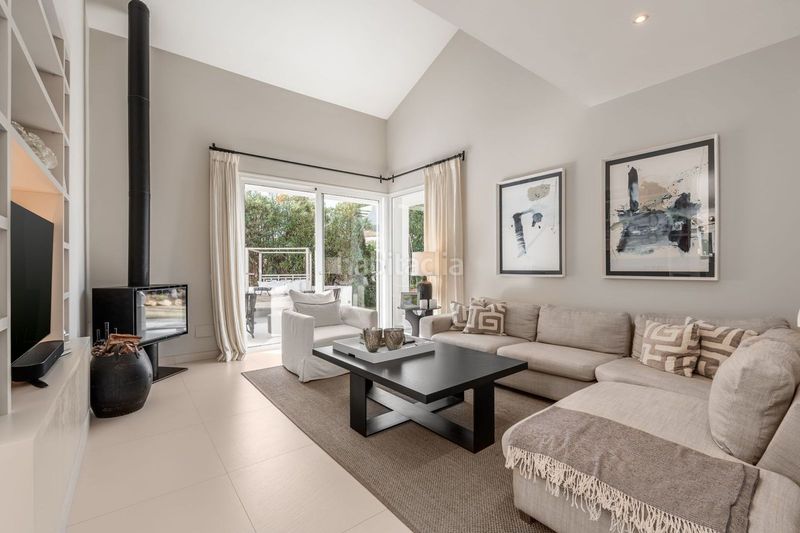 Foto d5dfd657-ce45-48b3-acb9-bdbb5df3cfff. Chalet en Las Brisas Marbella