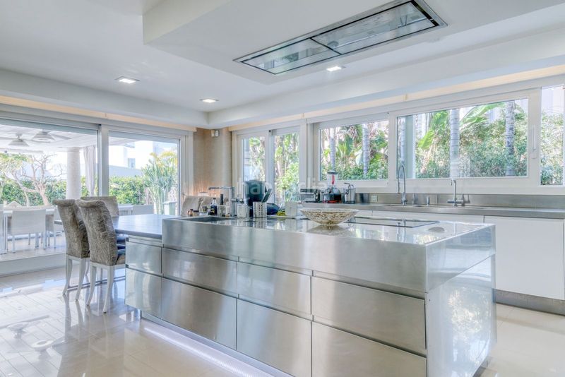 Foto 7a7b2f26-ae49-4503-b78b-0c1e4a9c213d. Chalet en bahía de Marbella Marbella