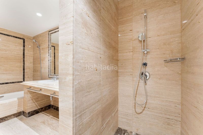Foto 954eb564-80c4-4f0e-8c20-d1cf03373b9e. Planta baixa amb aparcament piscina a Nagüeles Alto Marbella