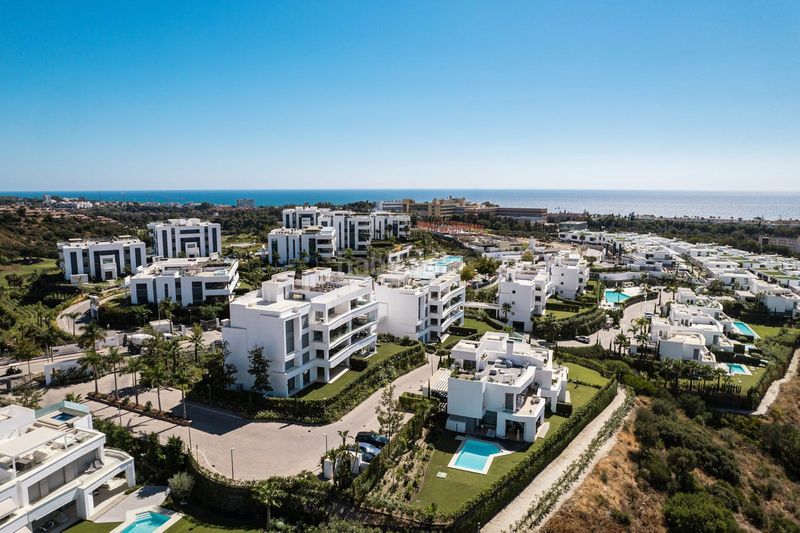 Foto 46864b2e-6208-44c4-9882-e1fa59d138f0. Planta baixa amb aparcament piscina a bahía de Marbella Marbella