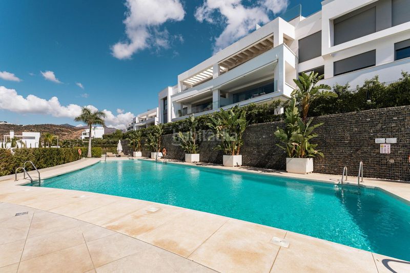 Foto 59382db4-367c-4c92-aeed-1d5e8f4aac30. Planta baixa amb aparcament piscina a bahía de Marbella Marbella