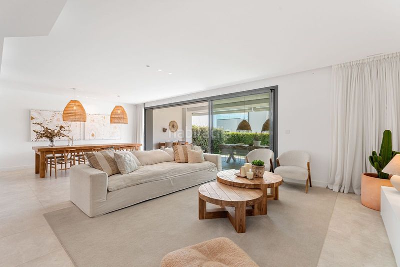 Foto c60fe0fe-848d-4cd2-9e51-37fd242696ad. Planta baixa amb aparcament piscina a bahía de Marbella Marbella