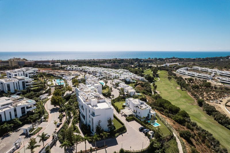Foto fb86225c-afbb-40ca-afda-ffbdeea2a25e. Planta baixa amb aparcament piscina a bahía de Marbella Marbella