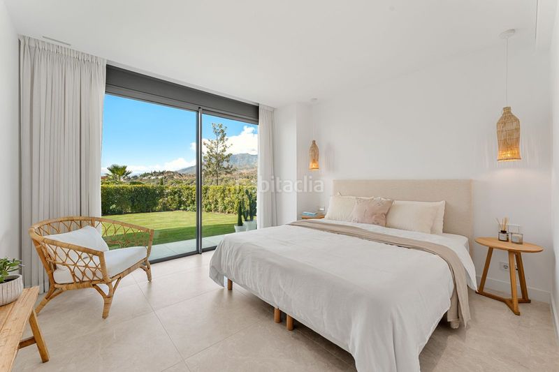 Foto ff98f760-bf00-41cd-bc14-06443636e355. Planta baixa amb aparcament piscina a bahía de Marbella Marbella