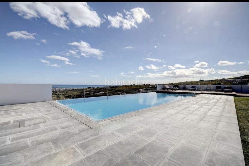 Foto abf14558-bf84-4552-81fd-1f742ac4a9cd. Xalet amb aparcament piscina a Manilva pueblo Manilva