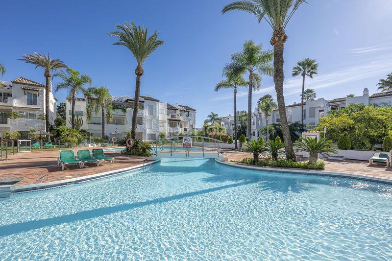 Foto 2a4aa0a3-04b4-4946-8c11-50cf63824907. Planta baja en Villacana - Costalita - Saladillo Estepona
