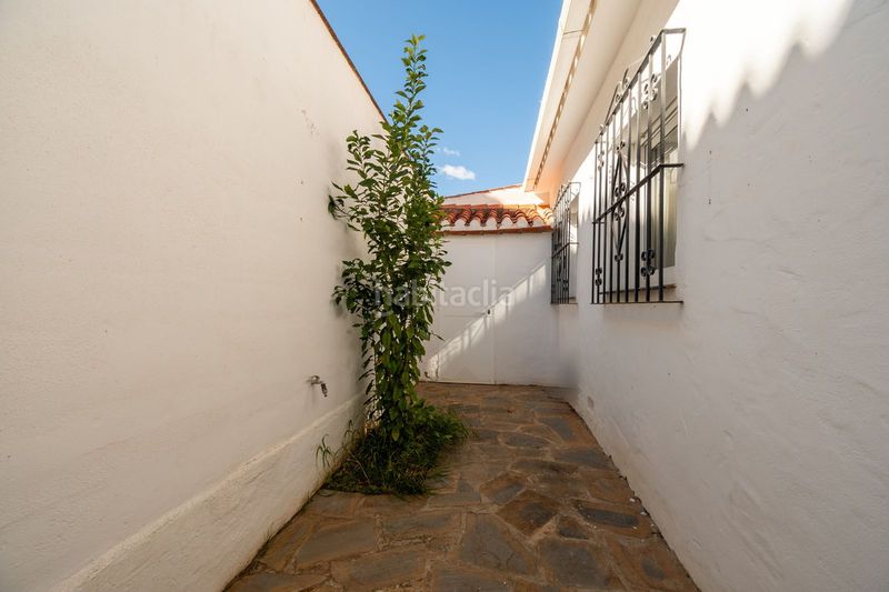 Foto 7d6ecda4-6204-4389-aa17-e50d40961984. Casa adossada amb piscina a Alcorrín Manilva