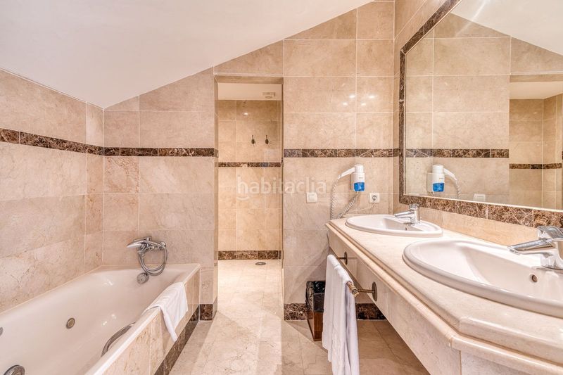 Foto 109069f4-d5f7-4181-84e9-4abf102decd5. Dúplex amb aparcament piscina a La Dama de Noche - La Alzambra Marbella
