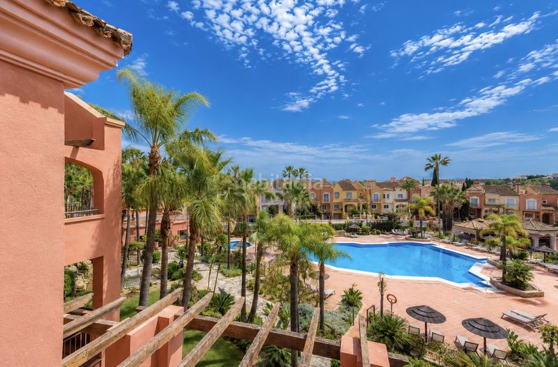 Foto 9cedf54e-bc5d-4dda-a52c-8343285b7122. Dúplex amb aparcament piscina a La Dama de Noche - La Alzambra Marbella