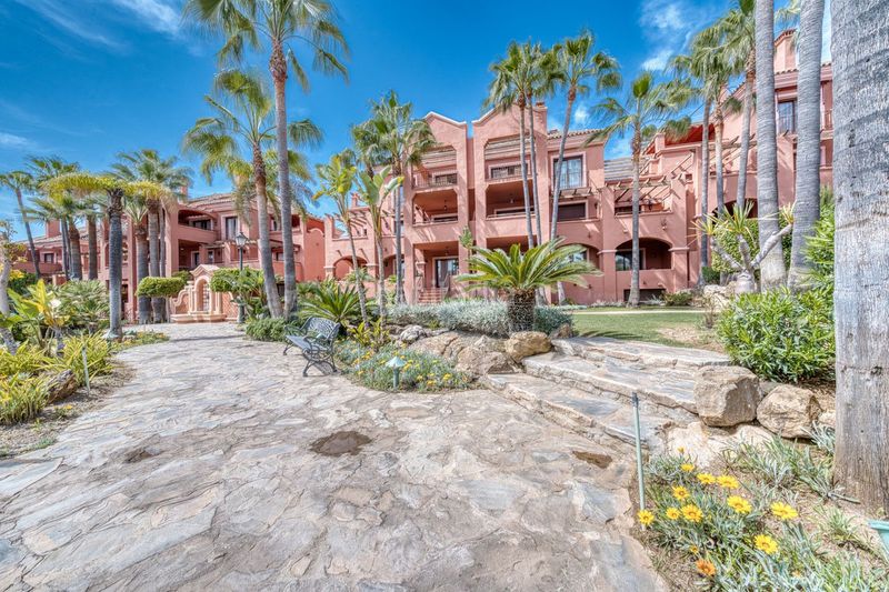 Foto a08db2d7-cbd2-436a-8d60-098047289697. Dúplex amb aparcament piscina a La Dama de Noche - La Alzambra Marbella