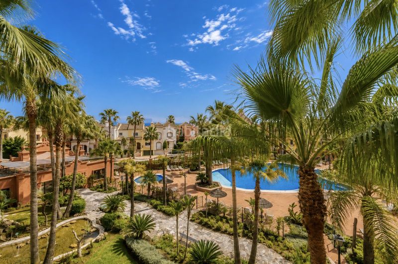 Foto c35839bf-647c-4820-9b92-2a9f458fc93d. Dúplex amb aparcament piscina a La Dama de Noche - La Alzambra Marbella