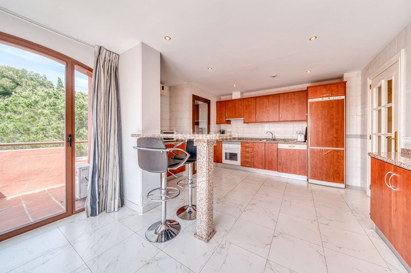 Foto cad56d81-3664-4b73-83d4-435dac07ada9. Dúplex amb aparcament piscina a La Dama de Noche - La Alzambra Marbella