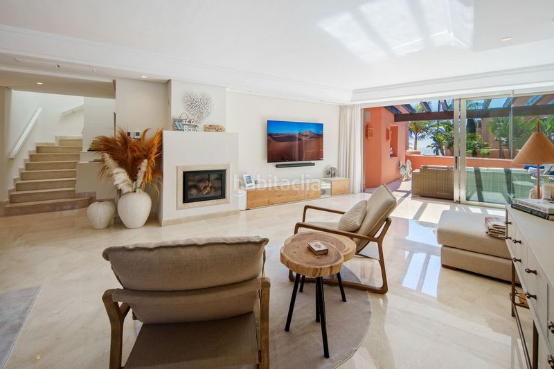 Foto 1591c3e2-7d41-4ea3-b72c-e2d2ab1d756a. Dúplex amb aparcament piscina a bahía de Marbella Marbella