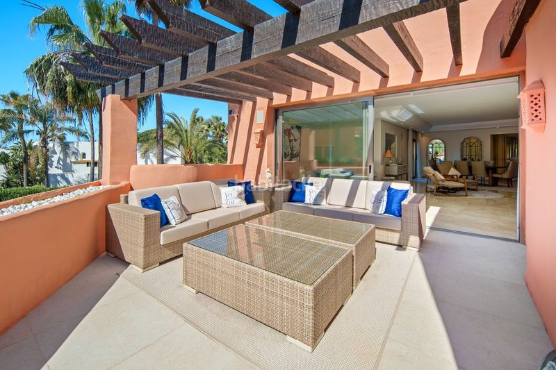 Foto d48b7e05-ff78-4c10-9c56-a28323075821. Dúplex amb aparcament piscina a bahía de Marbella Marbella