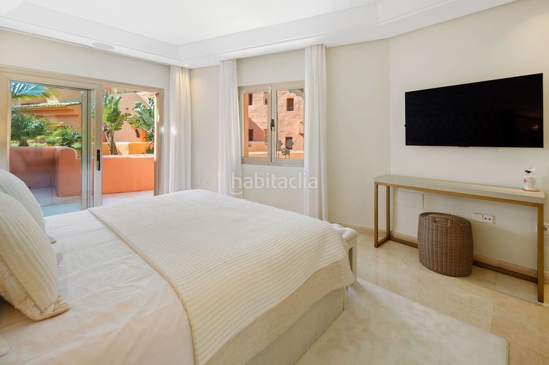 Foto e7b91a78-8f5d-4234-a44d-c32001ef6bd9. Dúplex amb aparcament piscina a bahía de Marbella Marbella