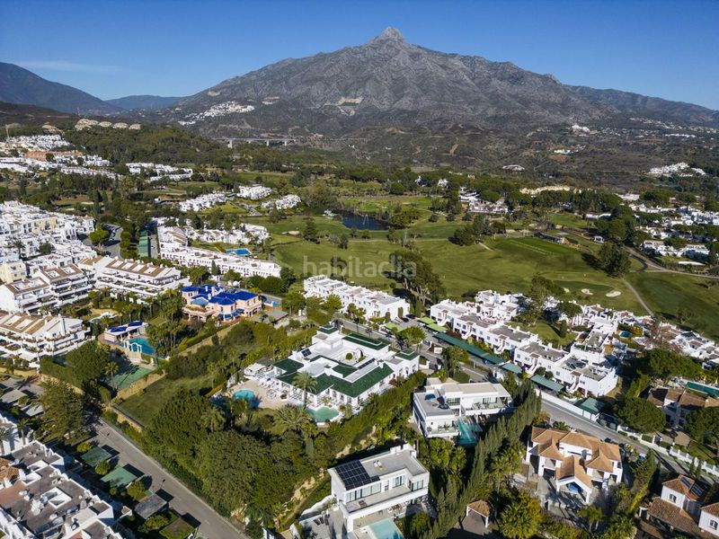 Foto 1f80e04a-21eb-44f5-b97a-a930e9d8380d. Xalet amb aparcament piscina a Las Brisas Marbella