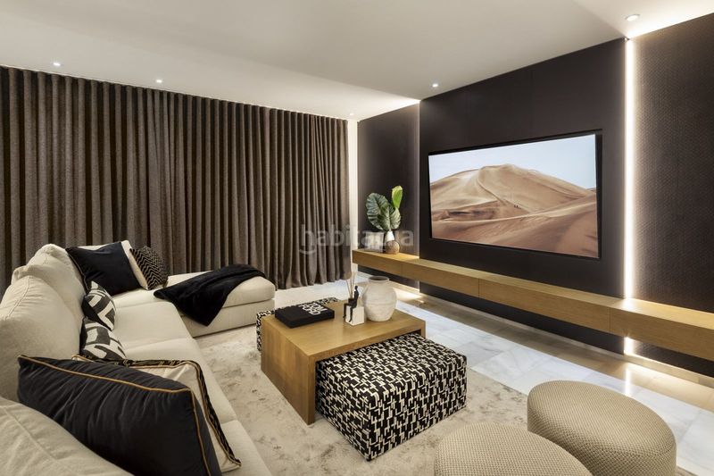 Foto 2da3a79d-2b5d-47af-abff-f605a302c3f4. Xalet amb aparcament piscina a Las Brisas Marbella