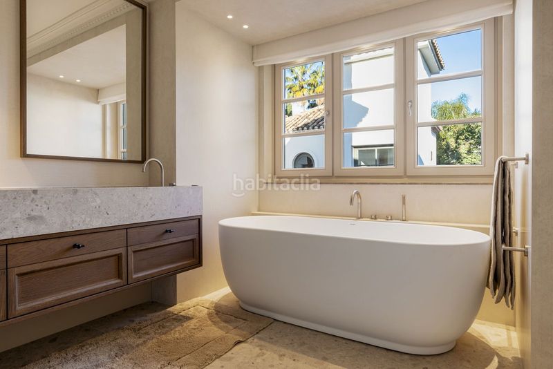 Foto d2895982-34c4-47a3-ae0a-a8a149e25ca1. Xalet amb aparcament piscina a Las Brisas Marbella