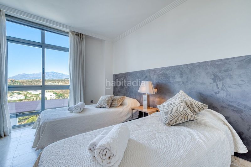 Foto 918f0f35-7b45-4afd-88ad-5000974479dd. Apartament amb aparcament piscina a Los Flamingos Benahavís