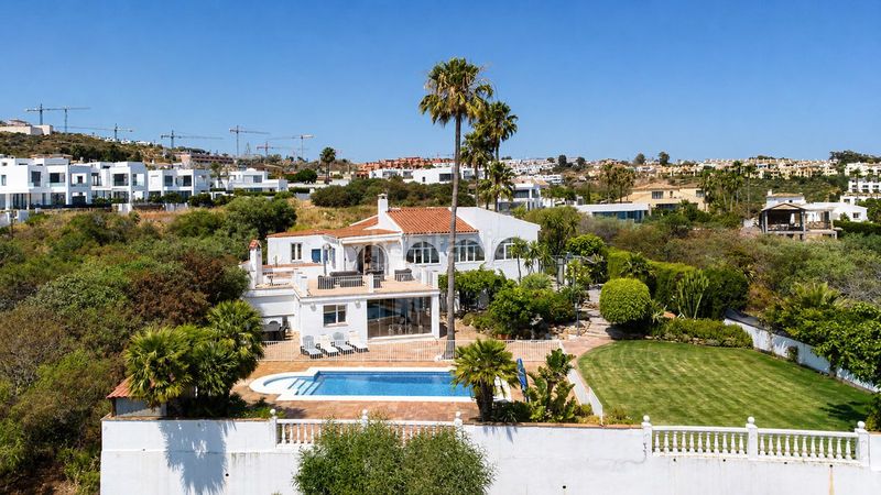 Foto a8d10f91-a846-41eb-89b0-ad7c4197f70d. Xalet amb aparcament piscina a Torreguadiaro-San Diego Sotogrande