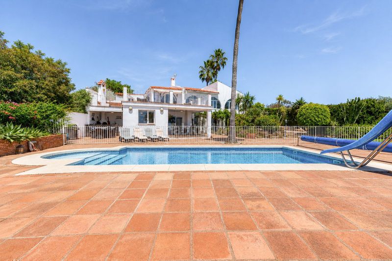 Foto fb902a62-119f-45d2-ab97-8790851ca2f3. Xalet amb aparcament piscina a Torreguadiaro-San Diego Sotogrande