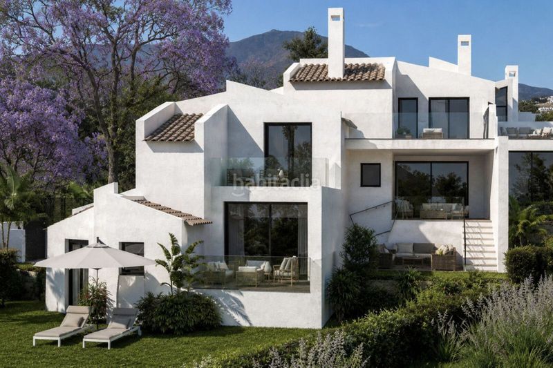 Foto 8f782d54-c4cf-4ee7-9fce-29dfff0eb3d8. Casa adossada amb aparcament piscina a Bahía Dorada Estepona