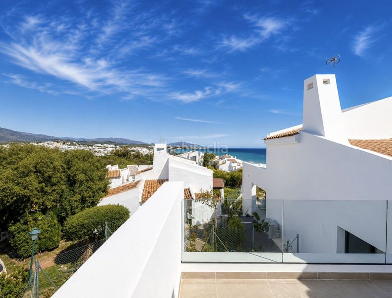 Foto a45f928c-504b-4c86-9b05-3f22c168203d. Casa adossada amb aparcament piscina a Bahía Dorada Estepona