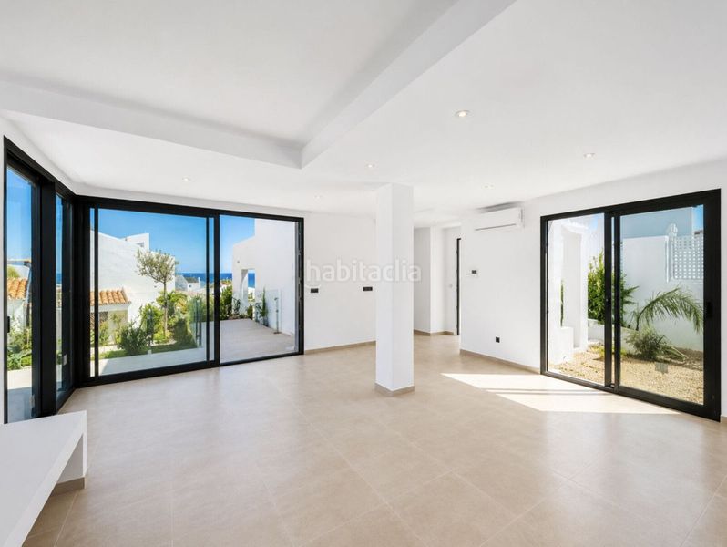 Foto b4b2ca9c-5c18-416a-a85a-d6a92960b63f. Casa adossada amb aparcament piscina a Bahía Dorada Estepona