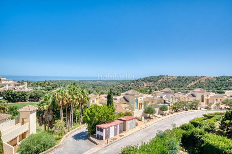 Foto 635c1f8d-48fb-4540-a909-7f33ab049d30. Dúplex amb aparcament piscina a Sotogrande alto Sotogrande