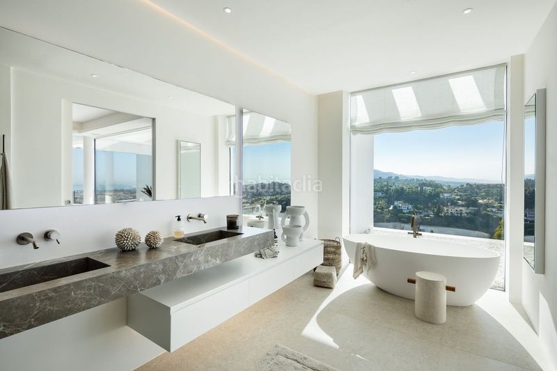 Foto 56aea29a-6e2a-4f86-a361-f5aa293f9375. Xalet amb aparcament piscina a La Quinta Benahavís