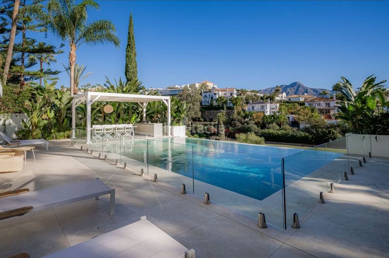 Foto 53afc542-8f71-4c78-889c-a4f9a6d47708. Xalet amb aparcament piscina a La Quinta Benahavís